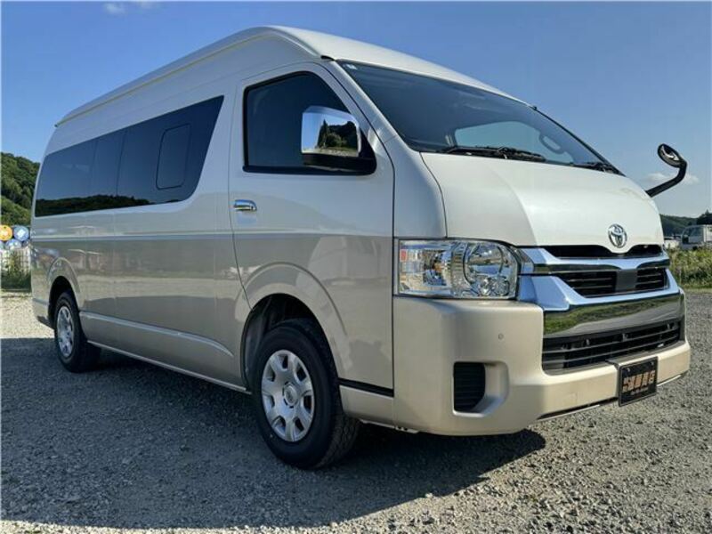TOYOTA HIACE