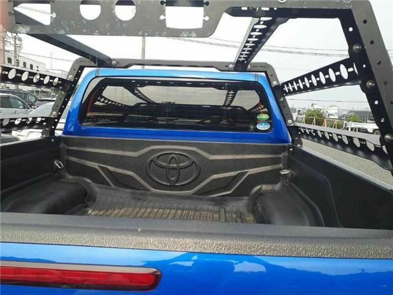 HILUX