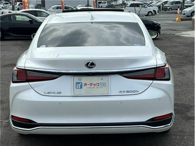 ES