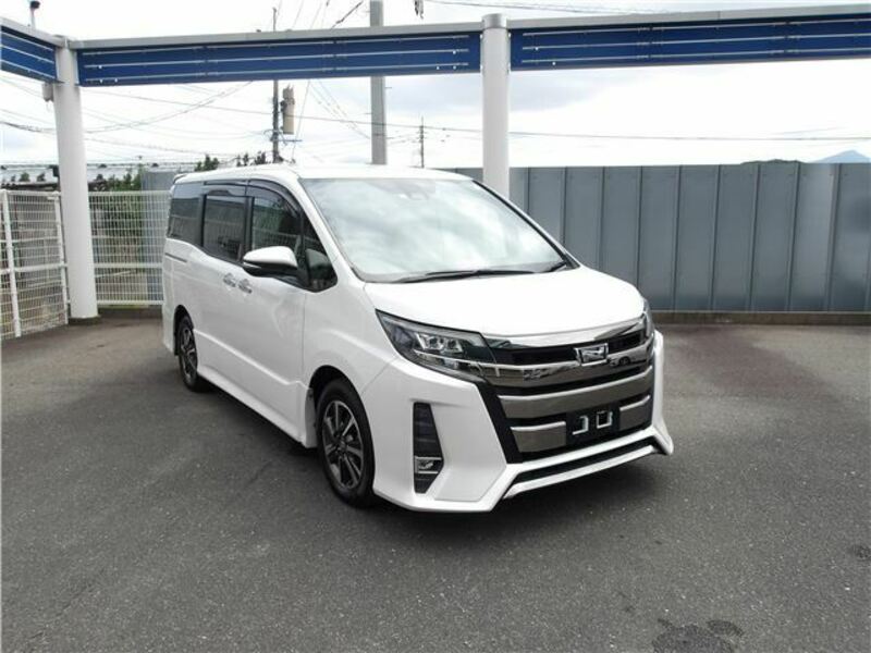 TOYOTA NOAH