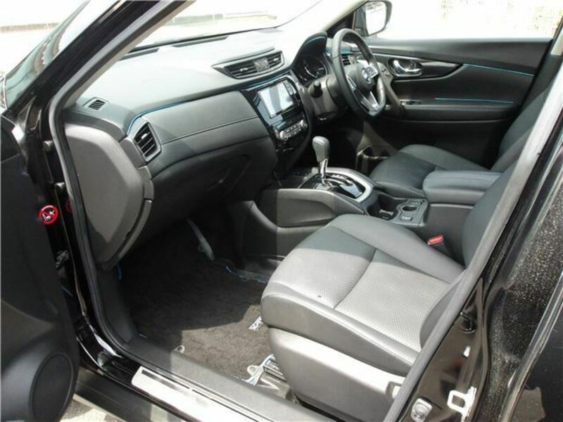 X-TRAIL