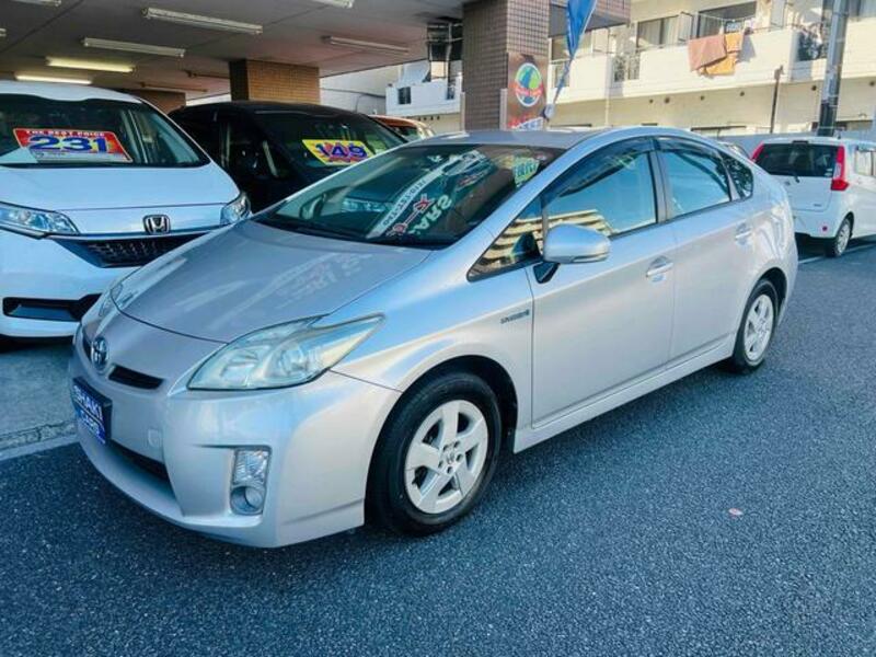 TOYOTA PRIUS