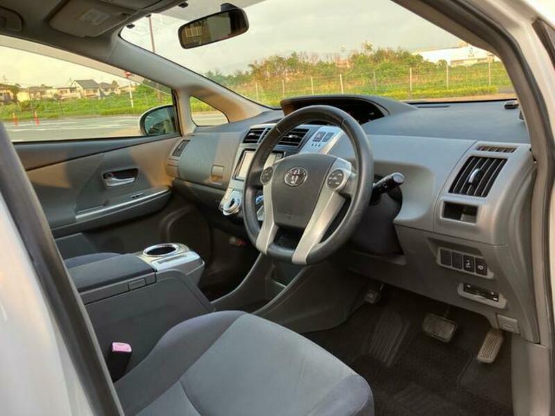 PRIUS ALPHA