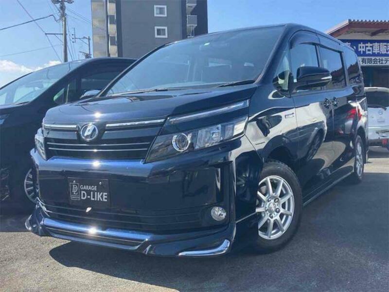 TOYOTA VOXY