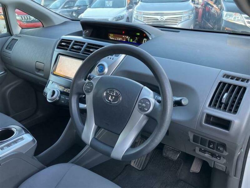 PRIUS ALPHA