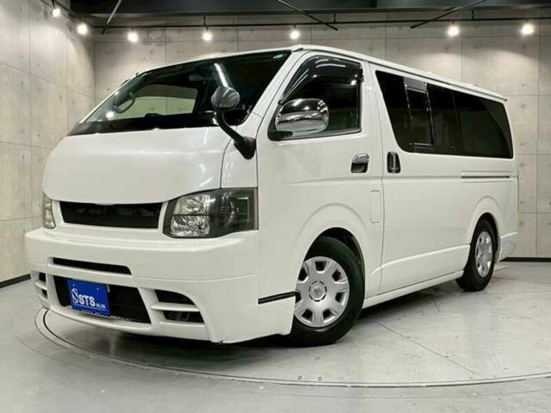 TOYOTA HIACE VAN