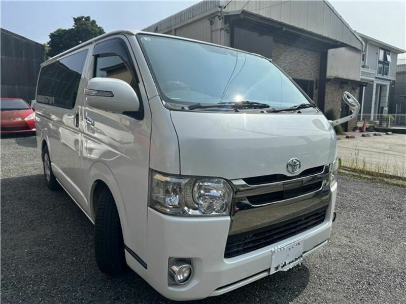 TOYOTA HIACE VAN