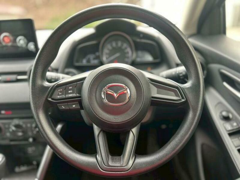 MAZDA2