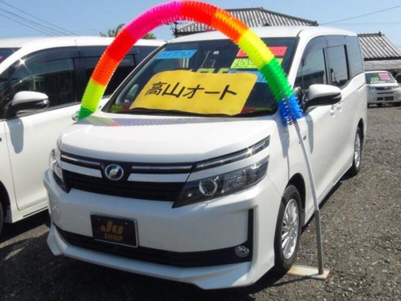 TOYOTA VOXY