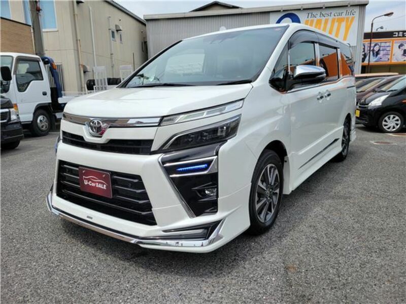TOYOTA VOXY