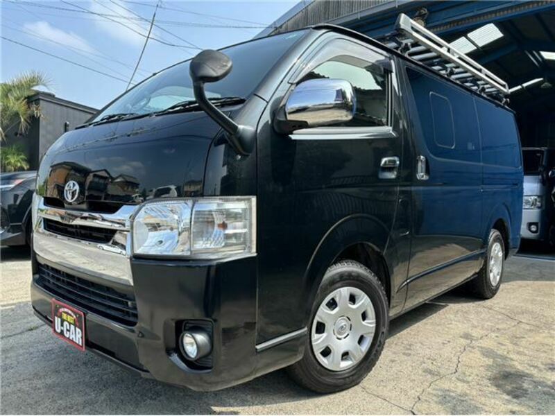 TOYOTA HIACE VAN
