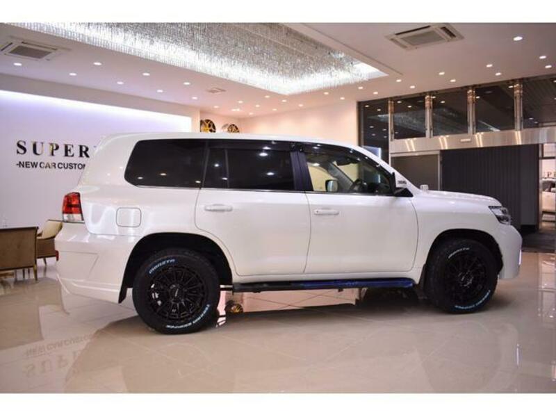 LAND CRUISER
