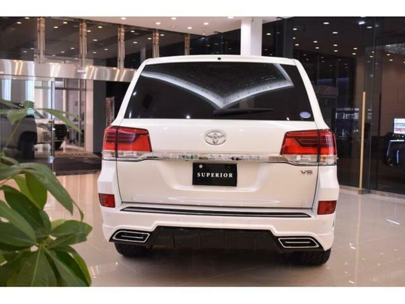 LAND CRUISER