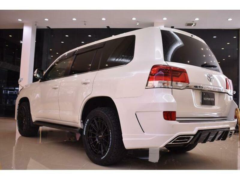 LAND CRUISER