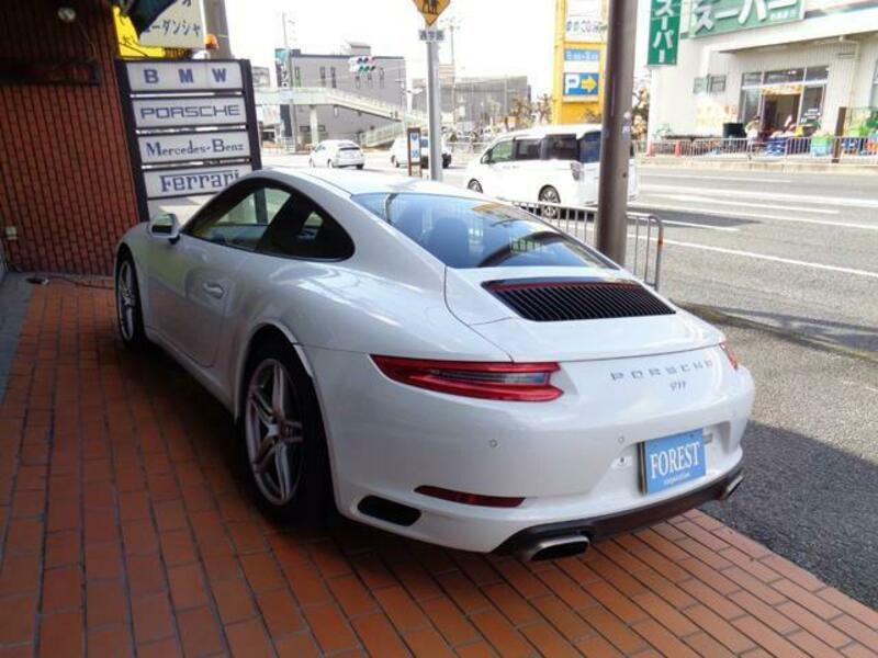 911