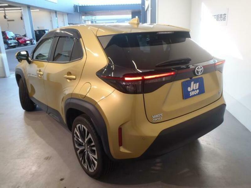YARIS CROSS