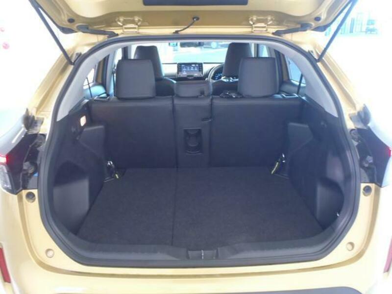 YARIS CROSS