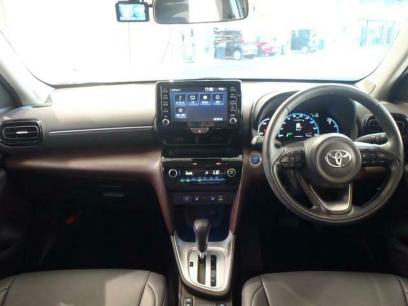 YARIS CROSS