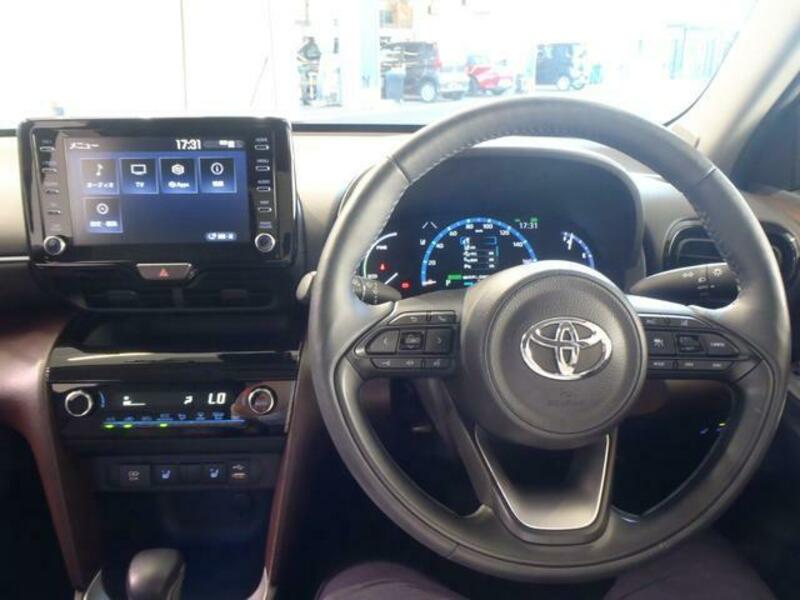 YARIS CROSS