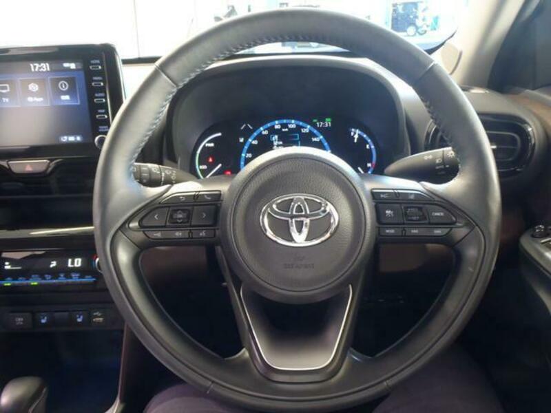 YARIS CROSS