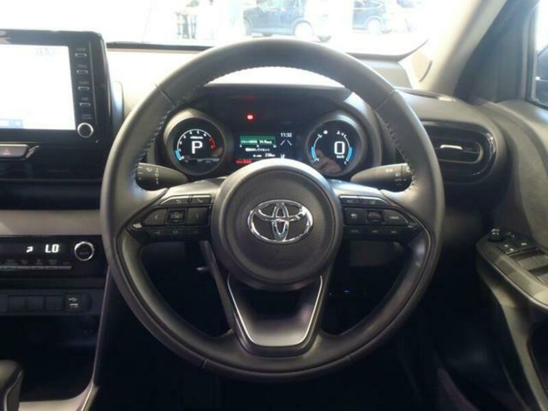 YARIS CROSS