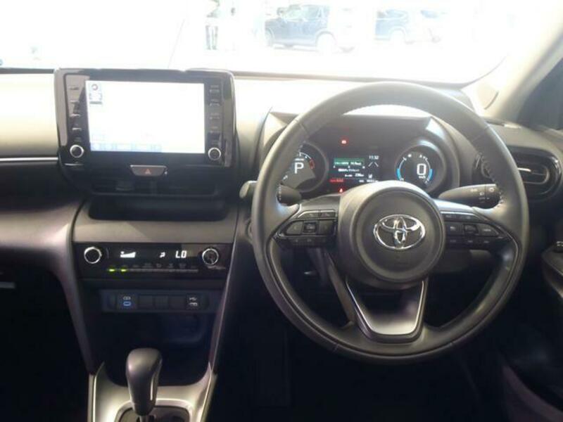 YARIS CROSS