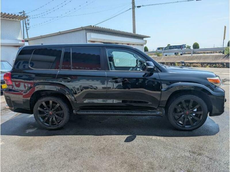 LAND CRUISER