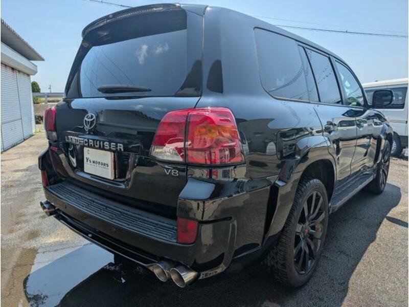 LAND CRUISER