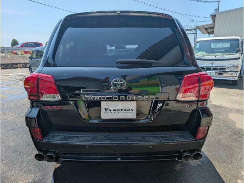 LAND CRUISER