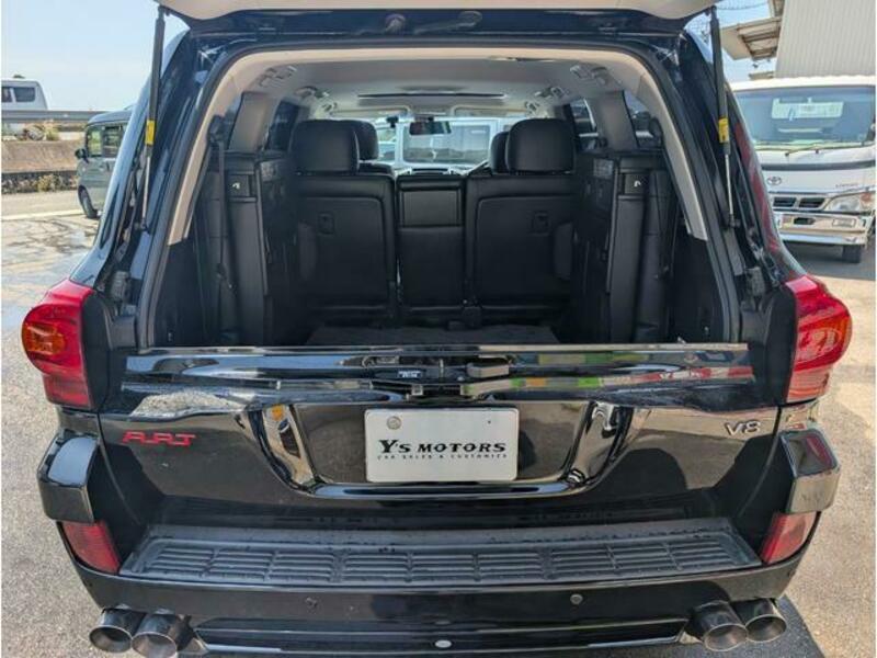 LAND CRUISER