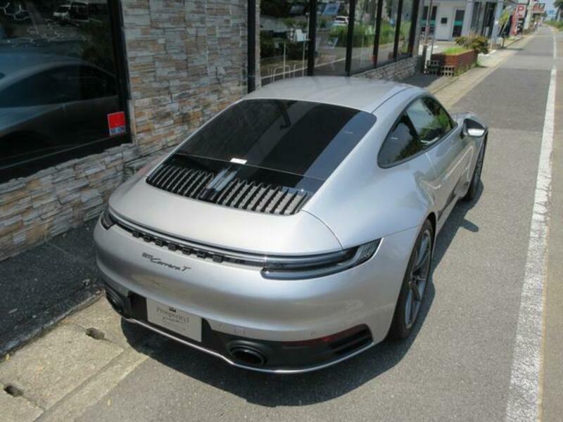 911