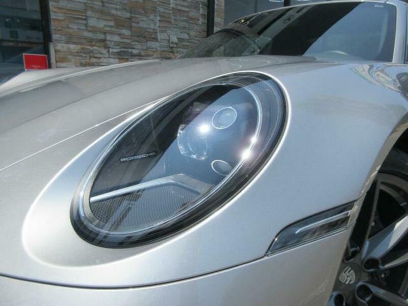 911
