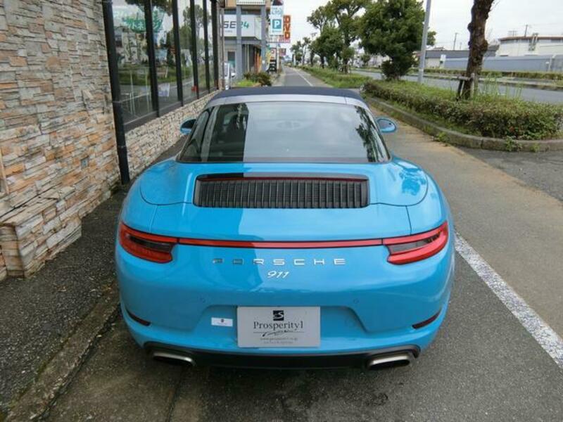 911