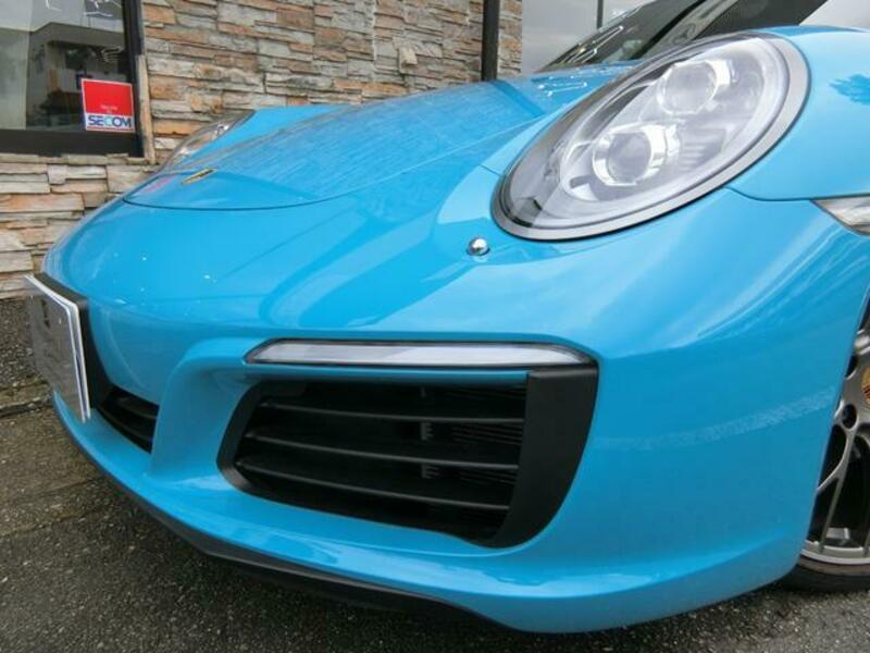 911