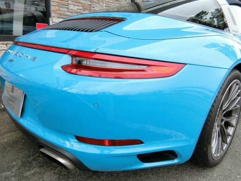 911