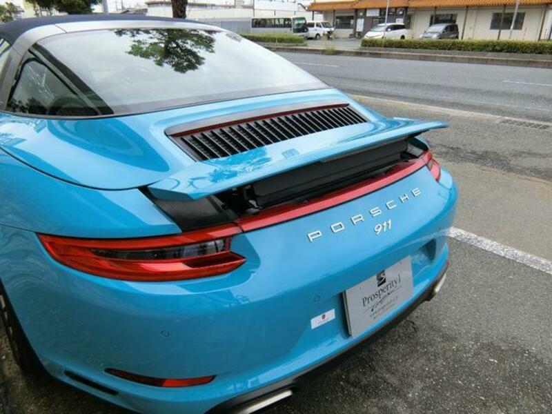 911