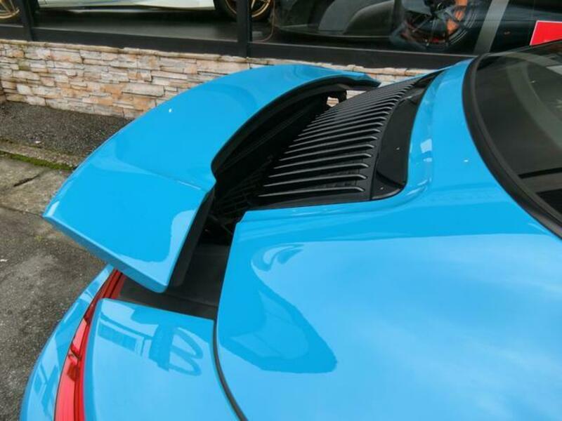 911