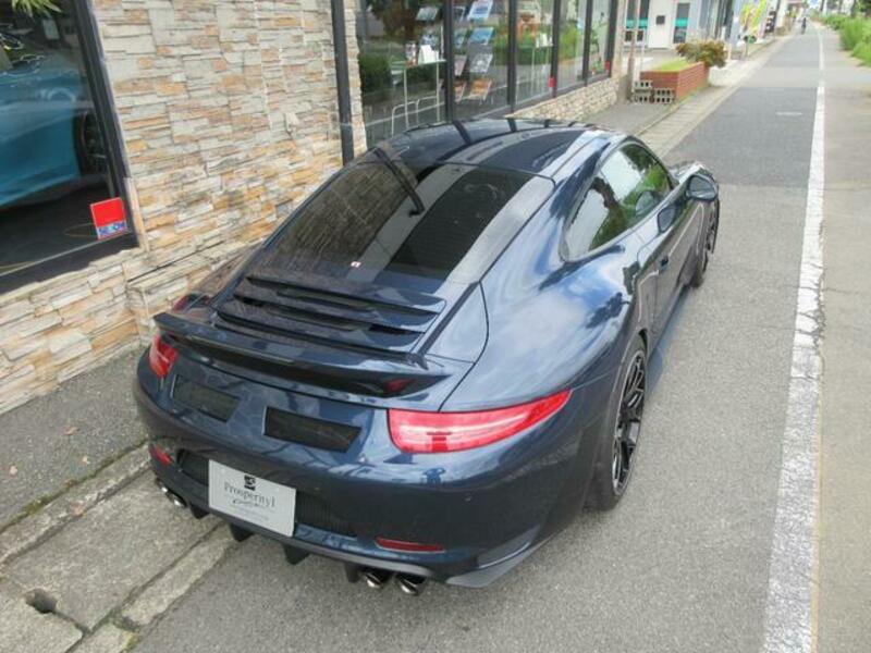 911