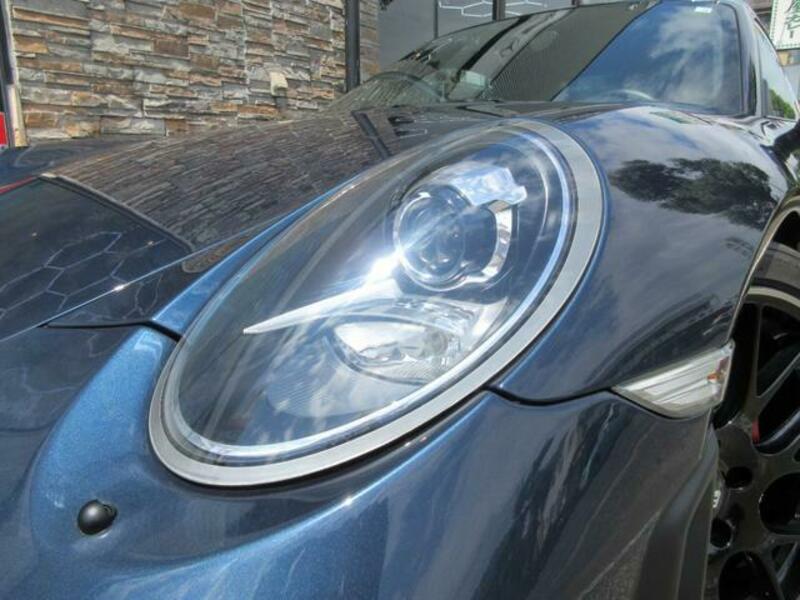 911