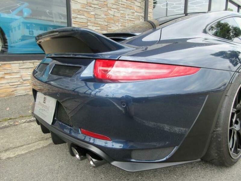 911