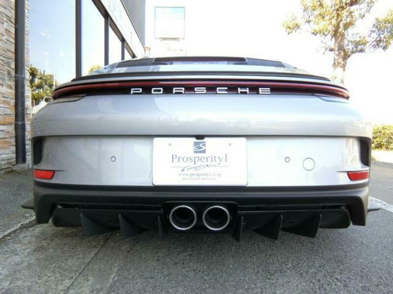 911