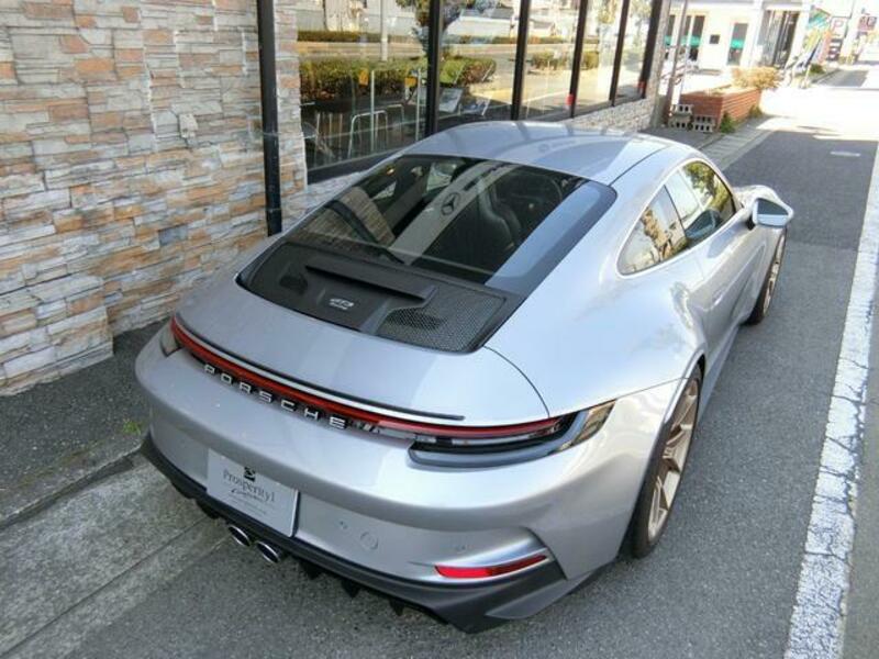 911