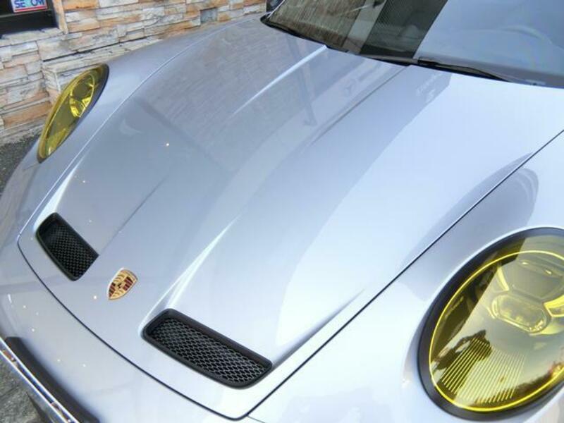 911