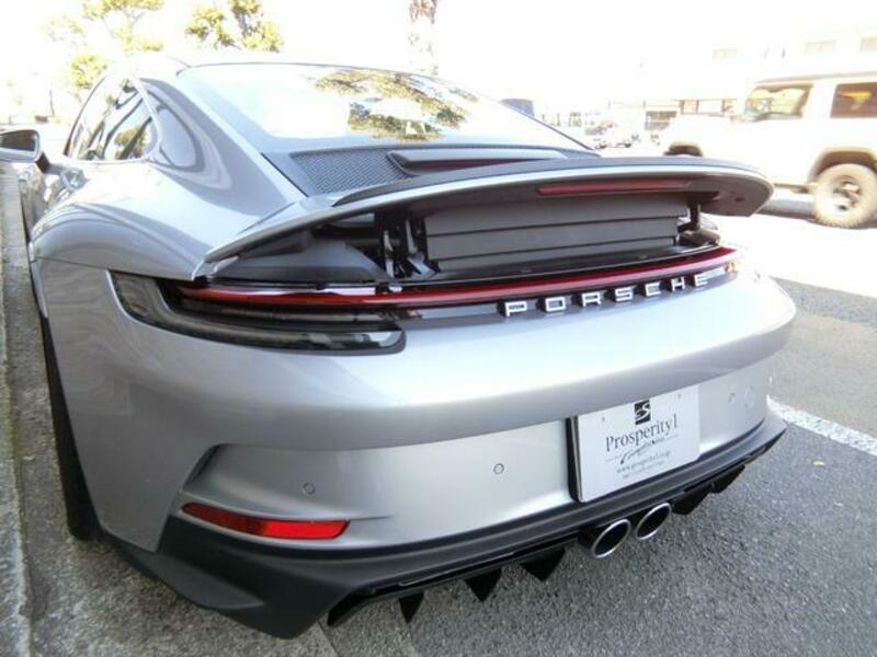 911