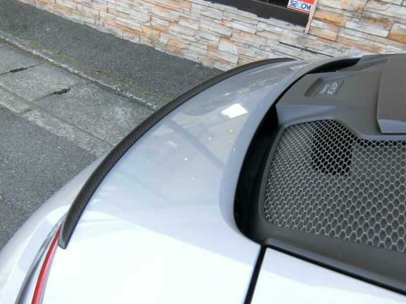 911