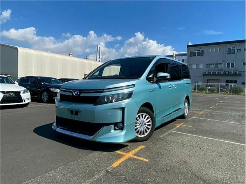 TOYOTA VOXY