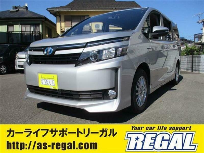 TOYOTA VOXY