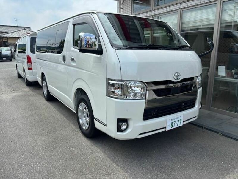 TOYOTA HIACE VAN