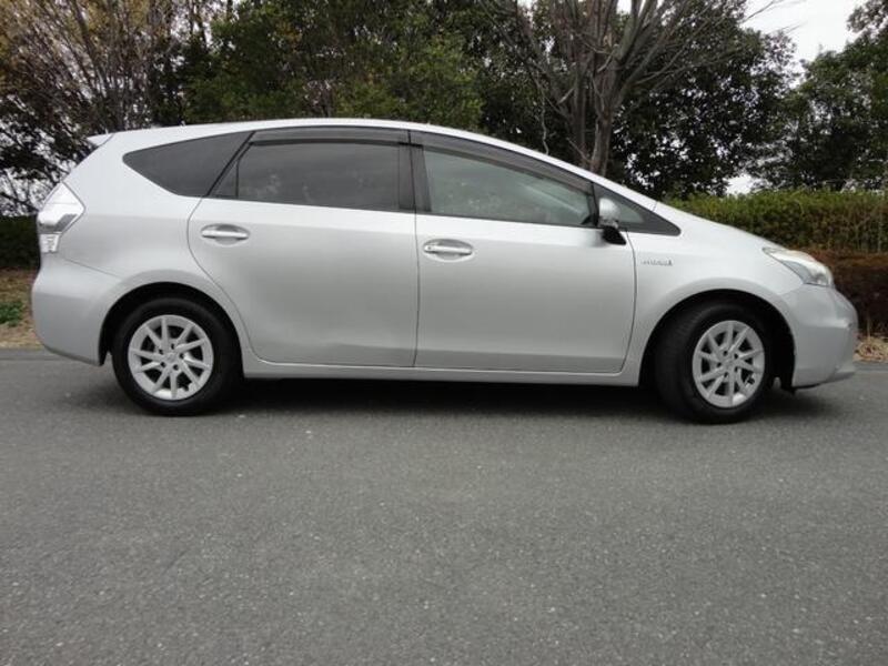 PRIUS ALPHA