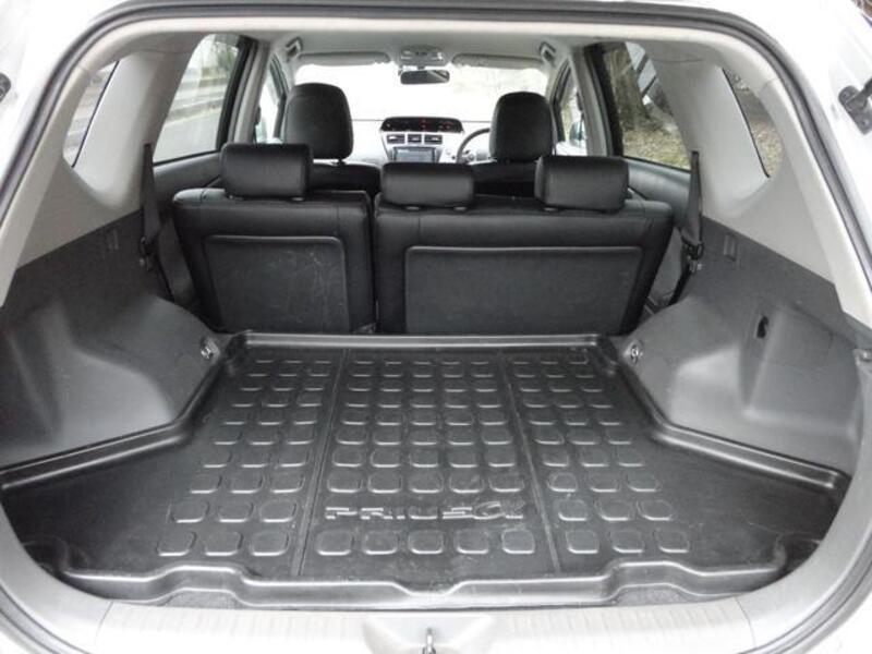 PRIUS ALPHA